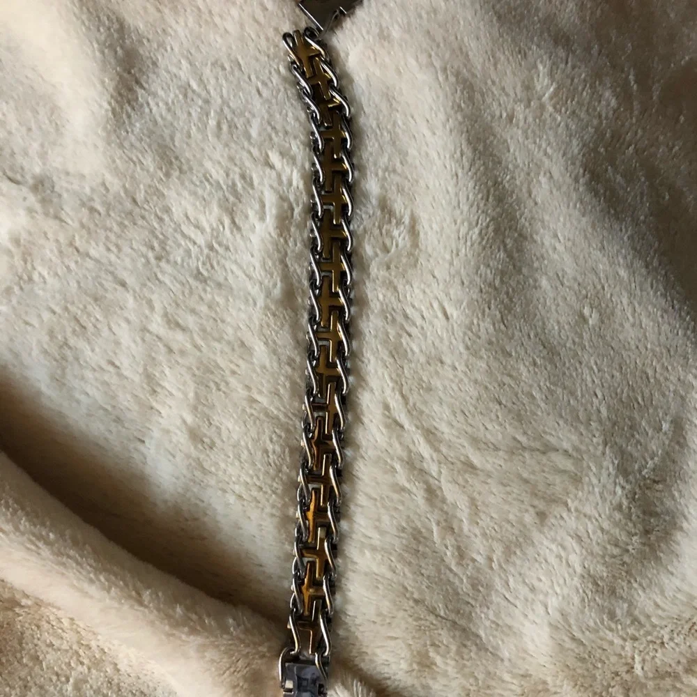 Host Pick✨ Men’s ~ Gold & Silver cross bracelet